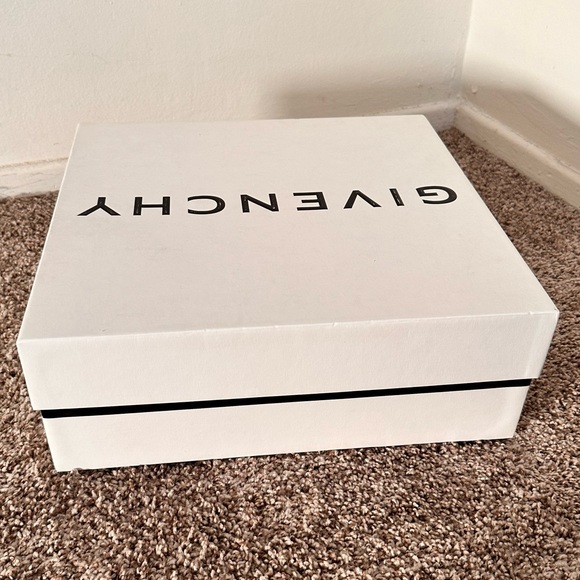 Empty Givenchy box - Picture 6 of 7